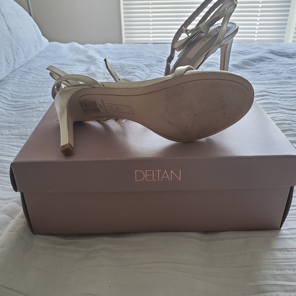 Gold strappy heel - Picture 3 of 6